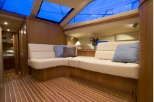 Discovery Yachts More Magic - Saloon
